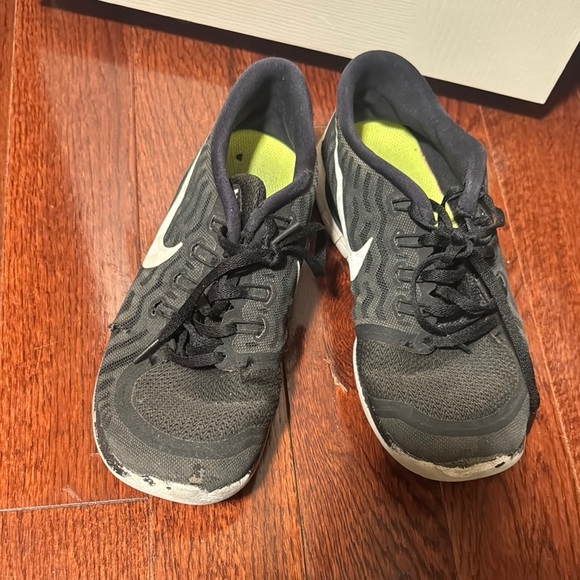 Nike Black Athletic Running Shoes with Mesh Upper - Picture 1 of 6